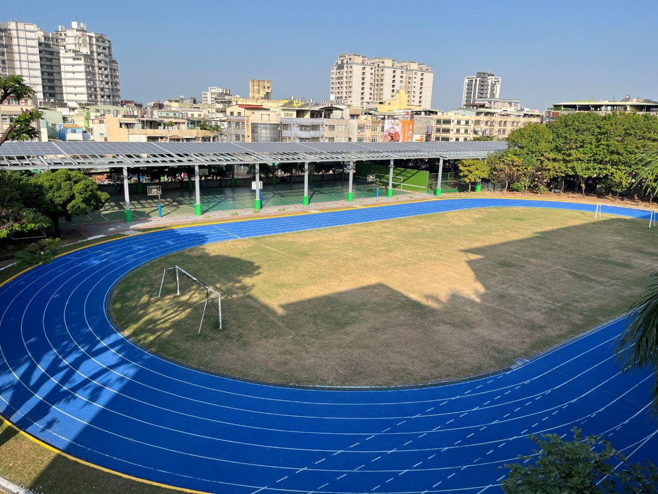 校園一隅，多張圖片alt內容雷同，共 11 張。