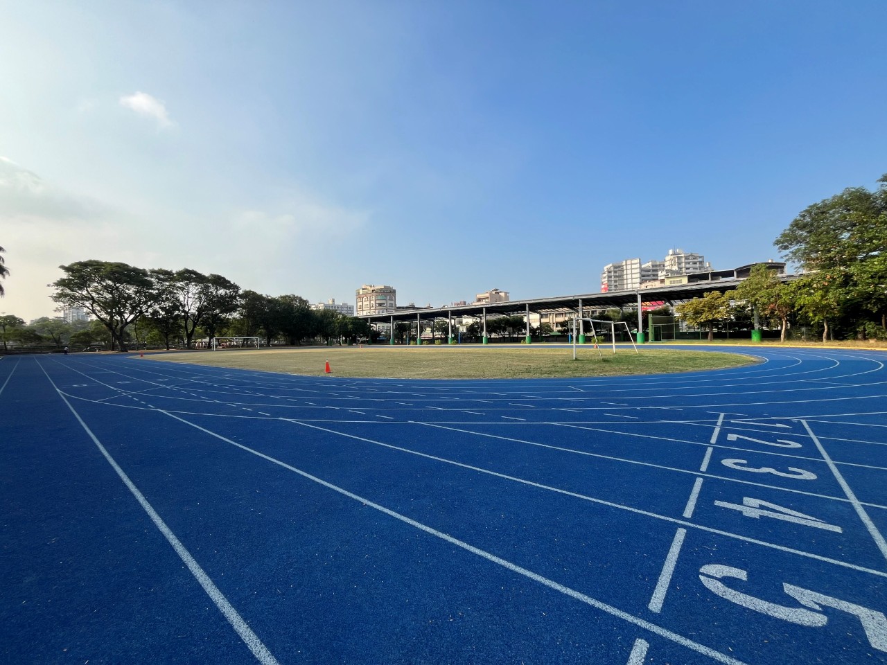 校園一隅，第 8 張。